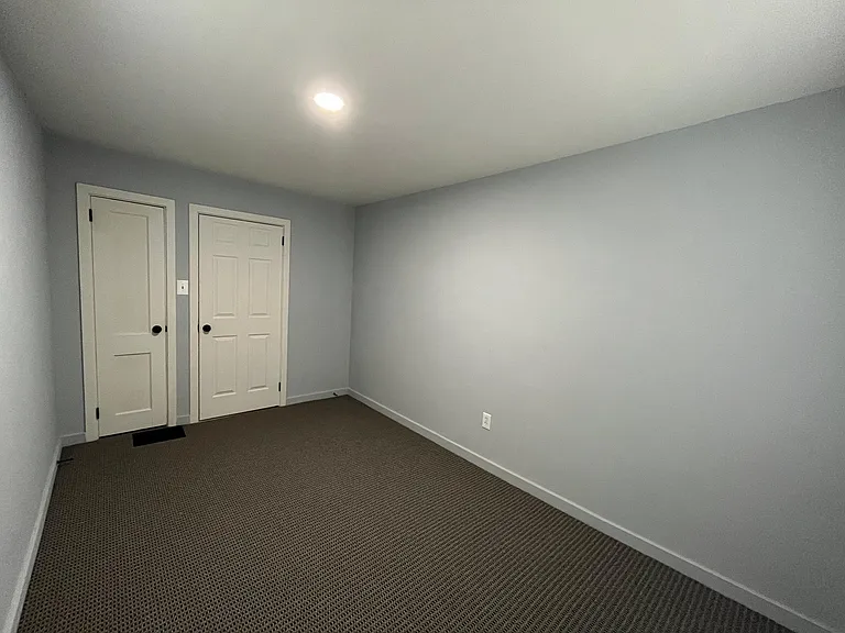 560 W North St — Photo 10
