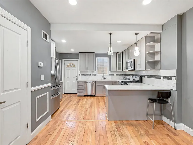 2504 Manton St — Photo 2