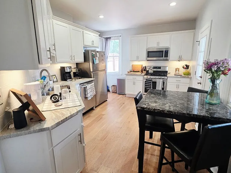 1409 Sheffield St — Photo 12