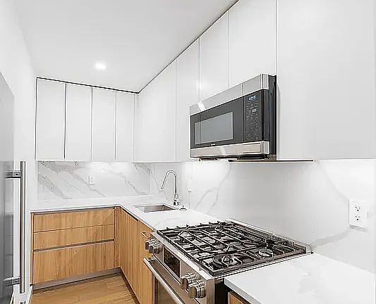 3rd image of 227 E 59th St APT 4C