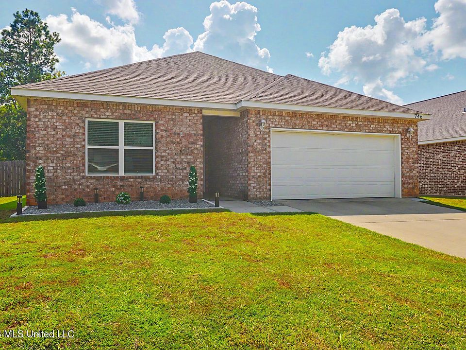 1st image of 746 Waters View Dr