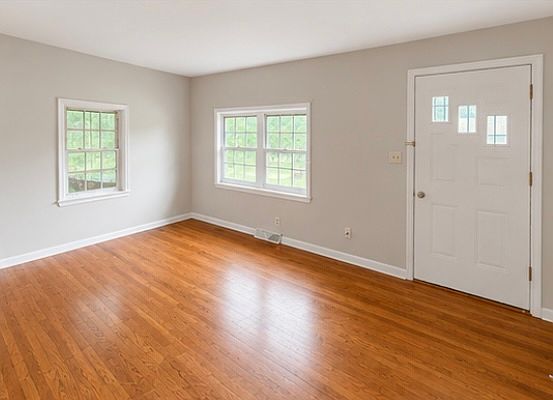 4th image of 3256 McCowan Dr APT 2