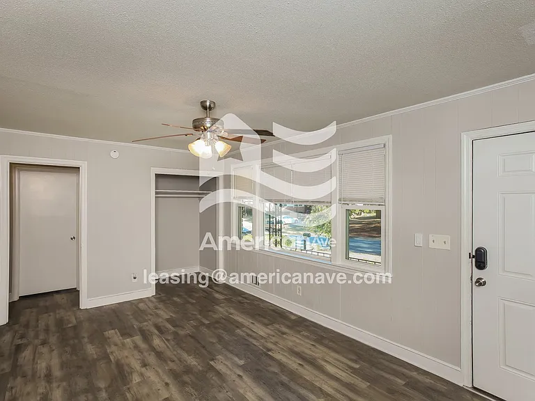 1456_004_wm_-_living_room_13468890.jpg