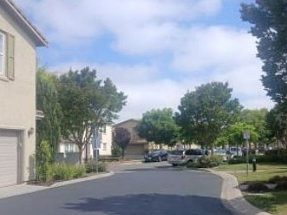 Exterior Neighborhood (street photo)