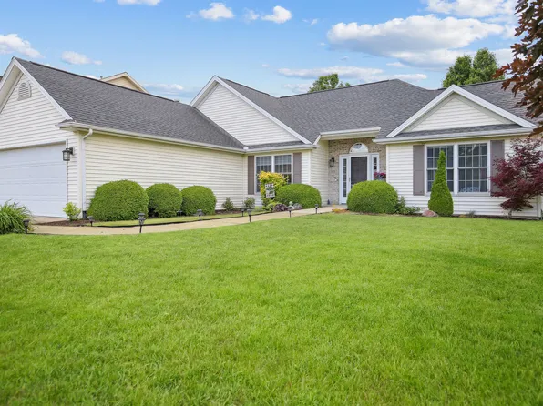 809 Lavender Dr, Savoy, IL 61874