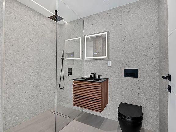 5th image of 19 Hausman St APT 3A