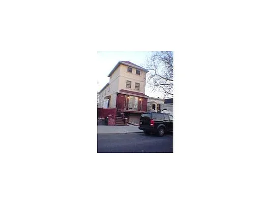 Sold by Remax Real Estate Professionals | media 11
