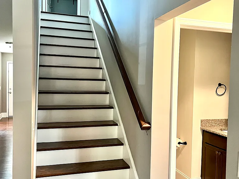 555 Clark St — Photo 10