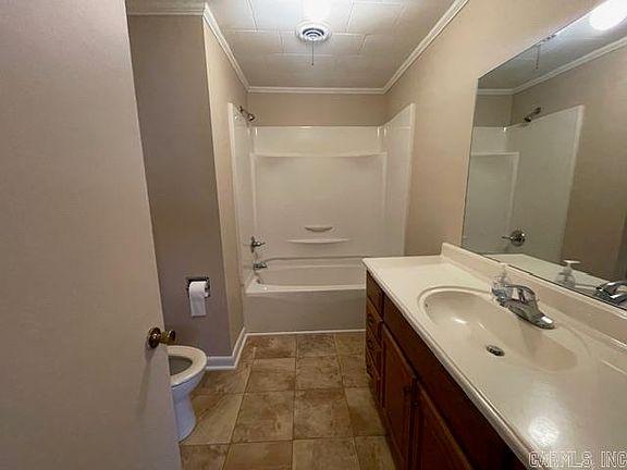 2nd image of 1606 S Maple St