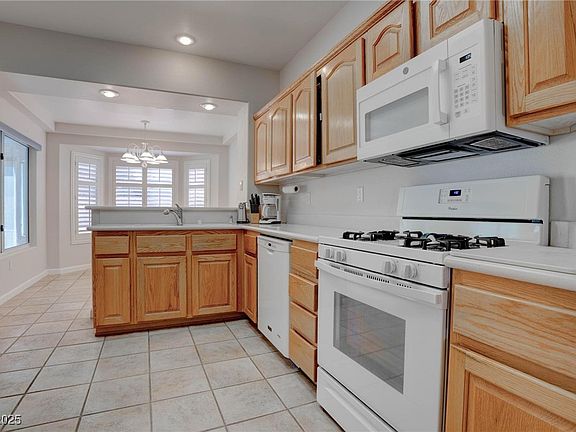 4th image of 3025 Treesdale Dr