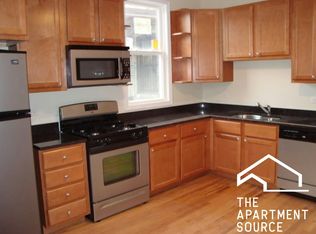 852 W Buckingham Pl #R2, Chicago, IL 60657