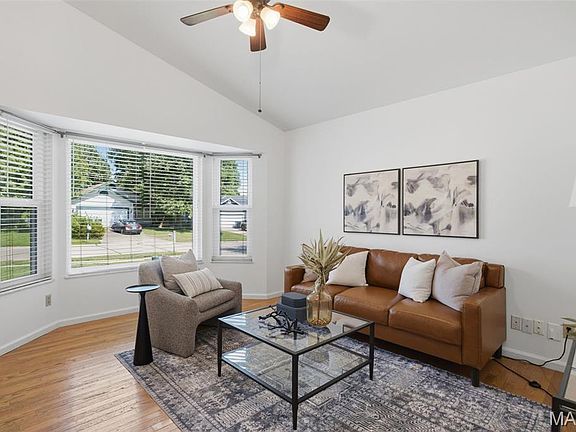 3rd image of 9 Queensboro Dr