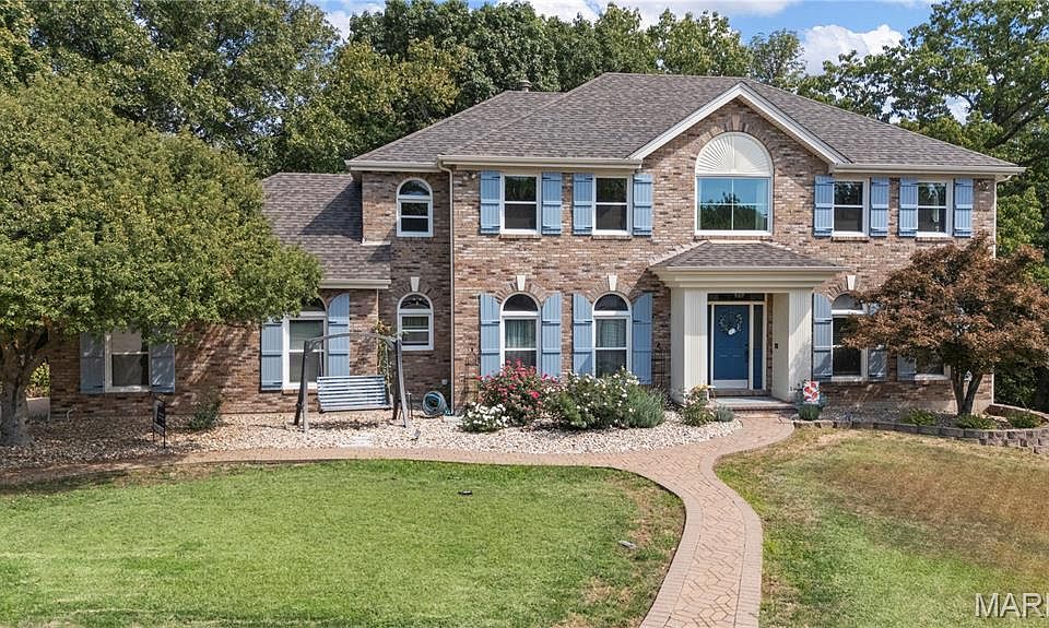 1st image of 391 Woodmere Dr