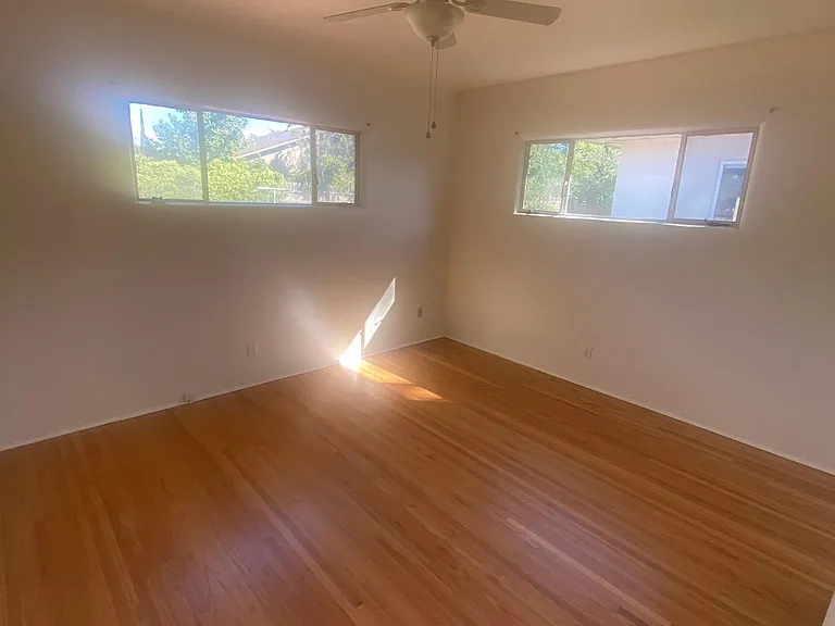 334 Chula Vista Pl NE — Photo 2