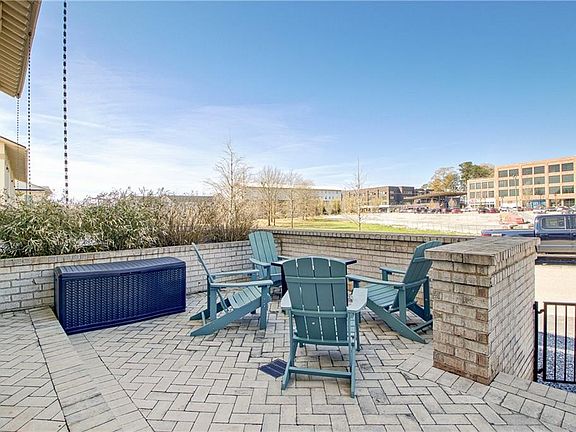 4th image of 580 Heatherden Ave