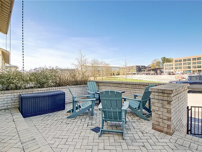 580 Heatherden Ave — Photo 4