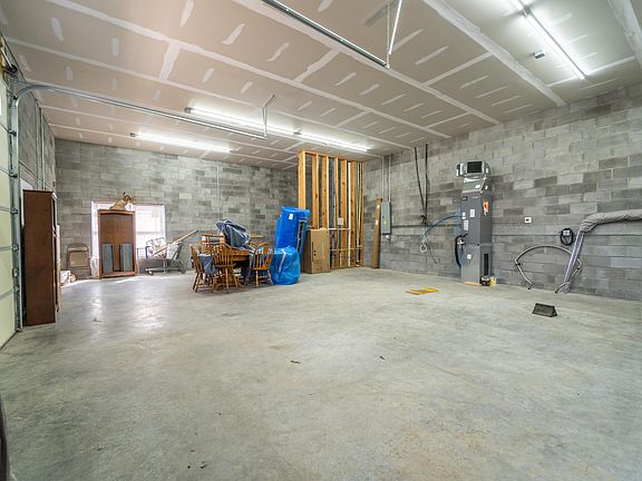 5th image of 113 Lester St