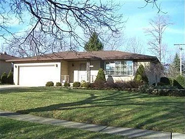 7680 Yorktown Ln photo 1