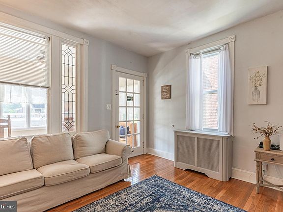 4th image of 821 E Pleasant Ave