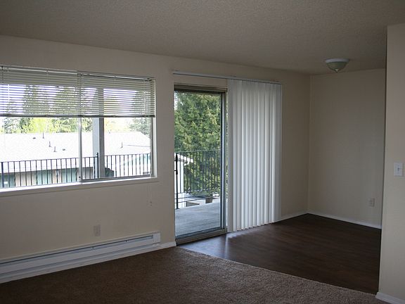 3rd image of 13227 Ambaum Blvd SW #314