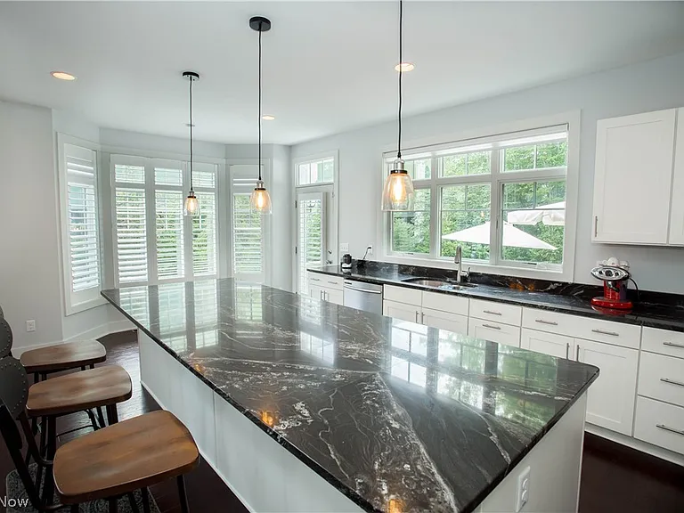 216 Ashbourne Dr — Photo 10