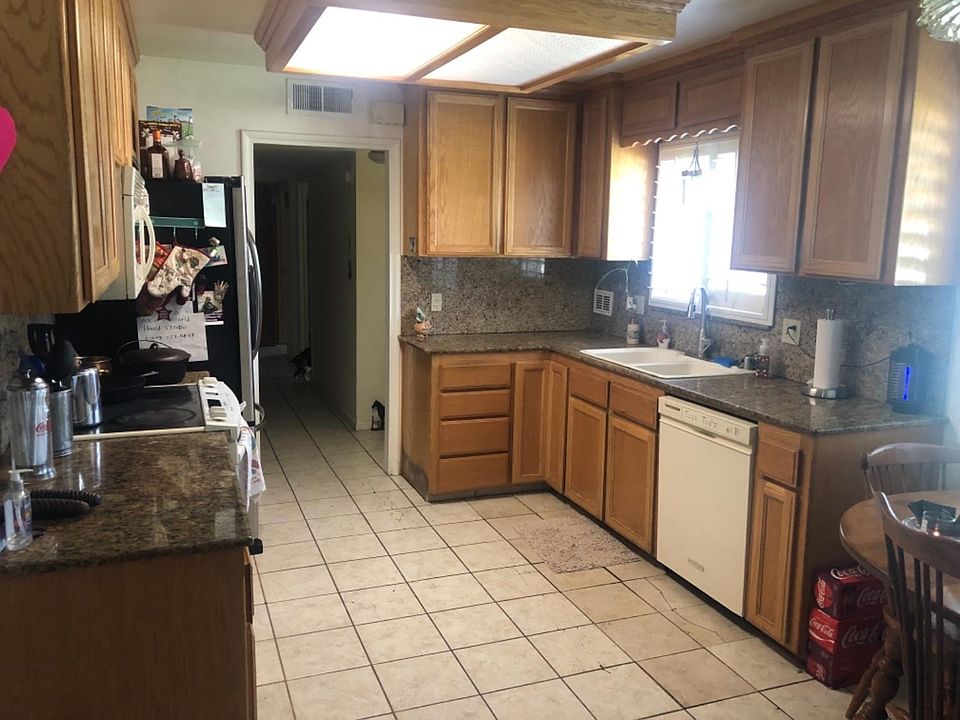 2nd image of 3115 E Acacia Ave