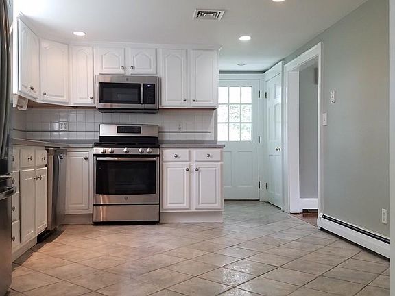 4th image of 47 Parker St