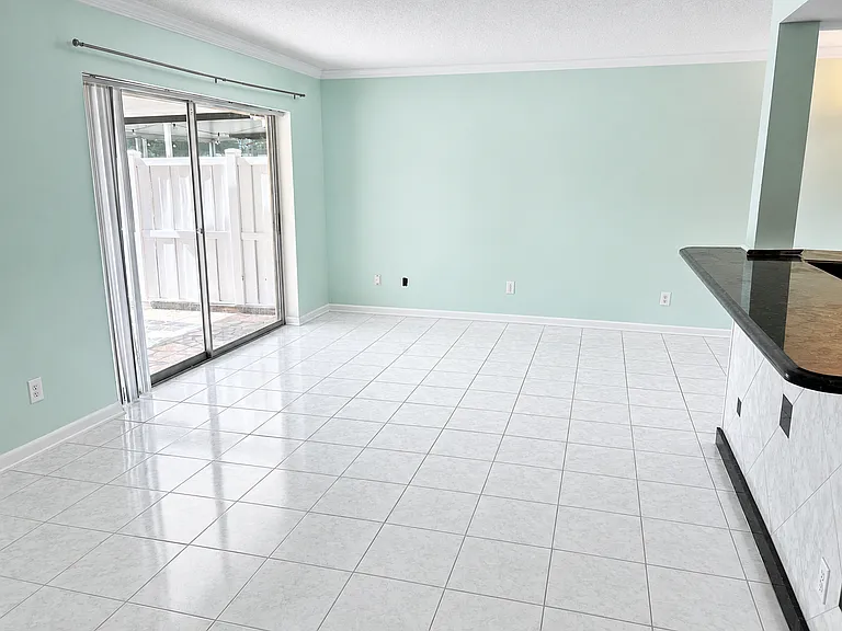 7201 San Luis Ct — Photo 6