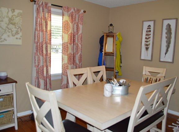 3rd image of 105 Camellia Dr