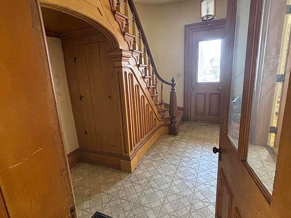 4th image of 112 W Main St