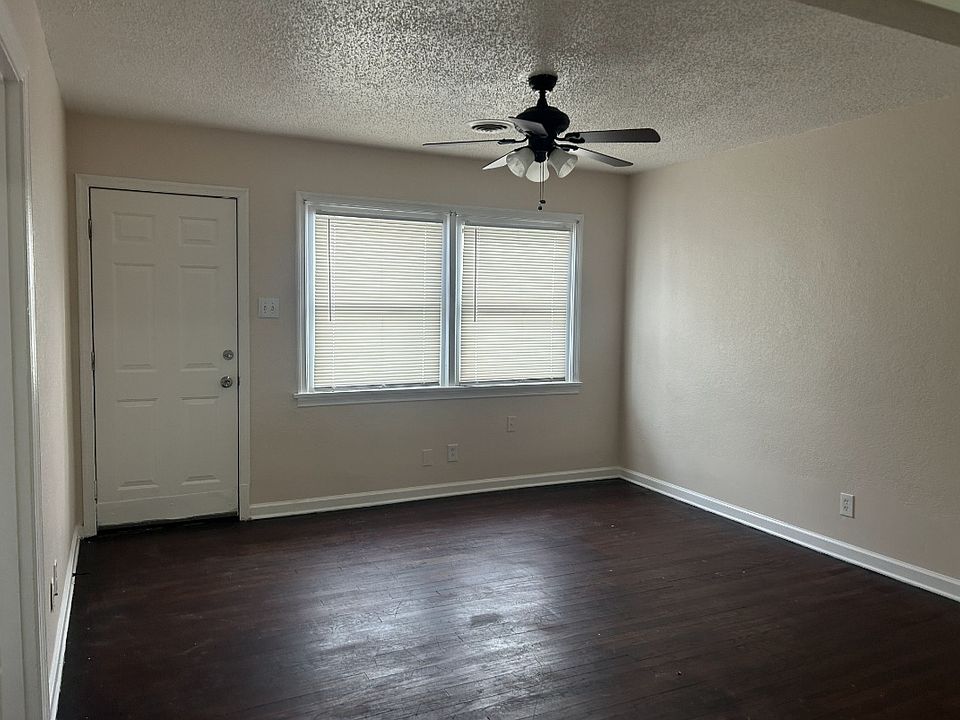 1st image of 118 E Grand Ave #3