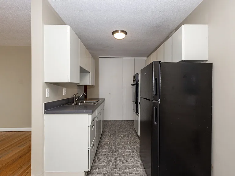 Kent Apartments — Photo 52