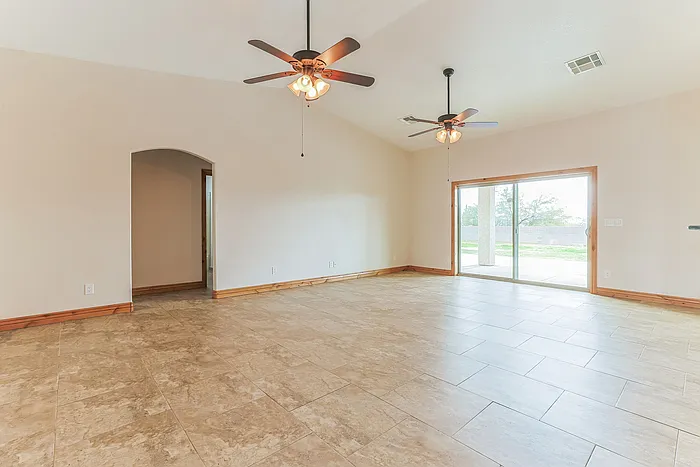 3 bed, 2.0 bath, 2133 sqft, $2,300 — Photo 2