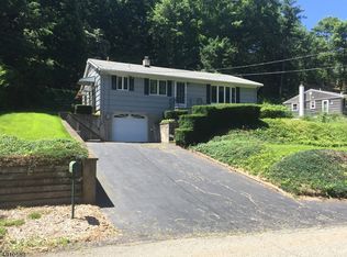 16 Banta Rd, Kinnelon, NJ 07405