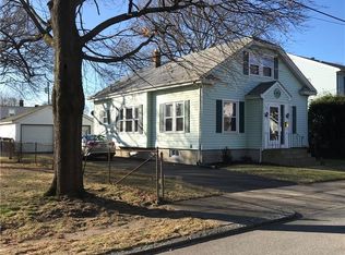 207 Hunts Ave, Pawtucket, RI 02861