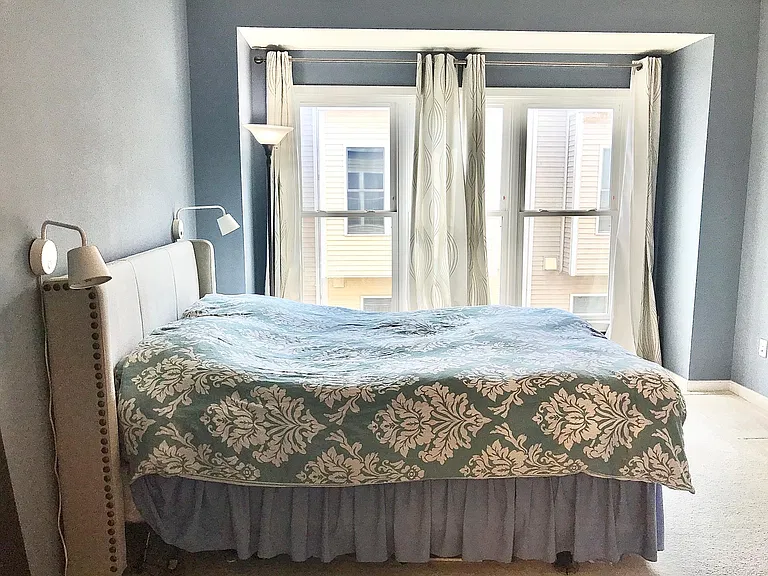 635 Regent Pl NE — Photo 9