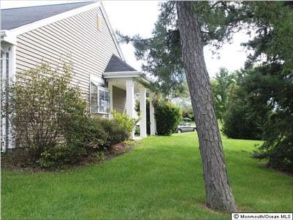 3rd image of 1138 Thornbury Ln