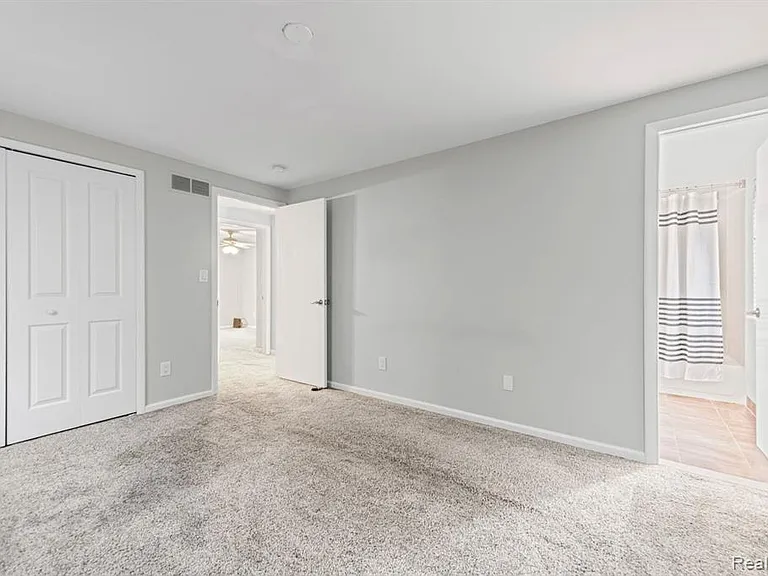 5216 Peekskill Dr — Photo 11