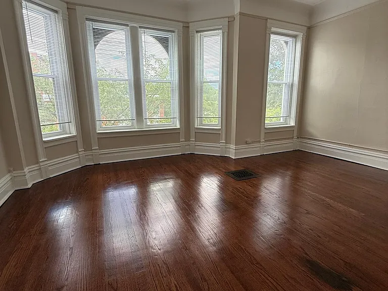 2451 W Jackson Blvd — Photo 3