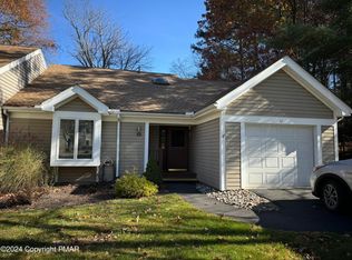 61 Village Dr, Stroudsburg, PA 18360