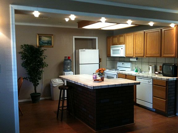 Kitchen / Kitchen island
