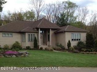 3 Fern Ridge Ct, Shavertown, PA 18708