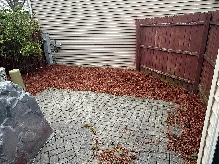 916 Symphony Dr — Photo 3