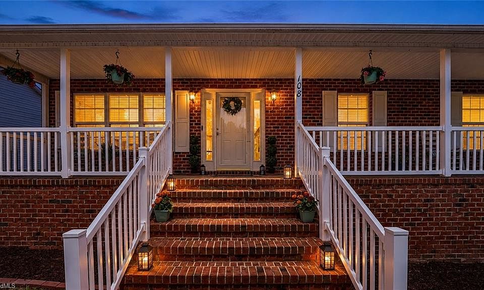 1st image of 108 Larkspur Ln