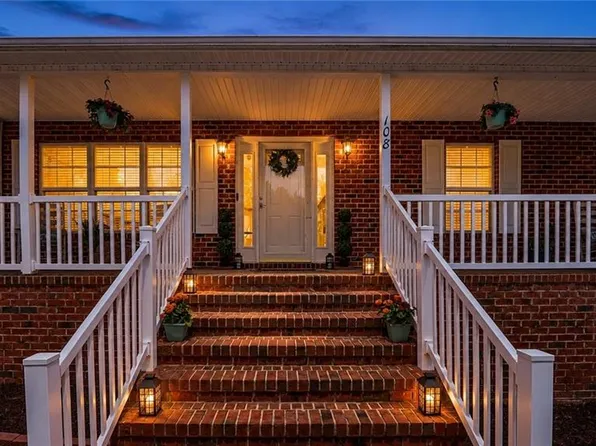 108 Larkspur Ln, Thomasville, NC 27360