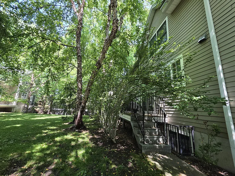 4 James Ln — Photo 6