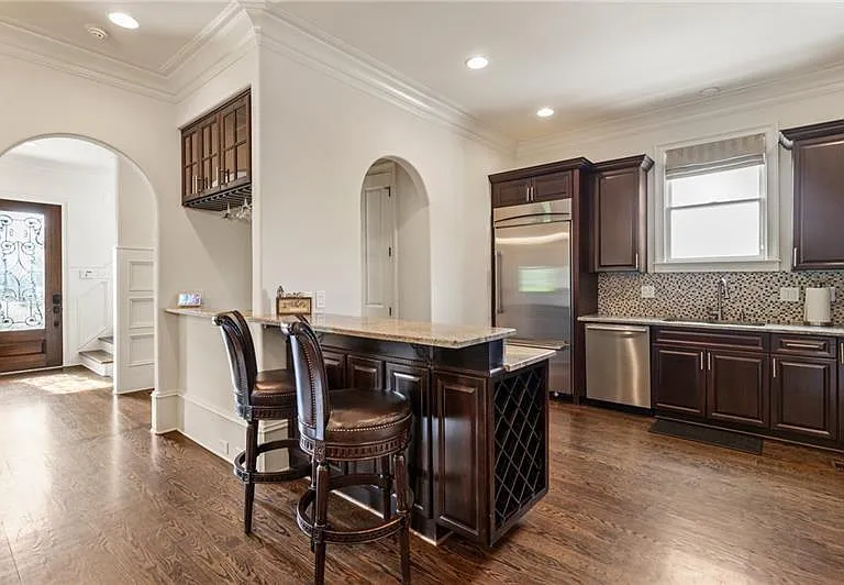 629 Boulevard NE — Photo 23