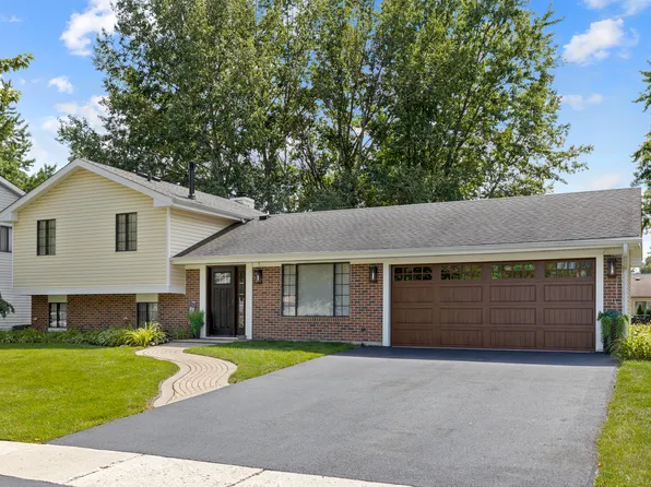 2289 Waterfall Ln, Hanover Park, IL 60133