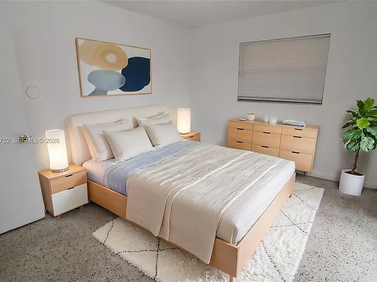 951 SW 7th St #5 — Photo 6