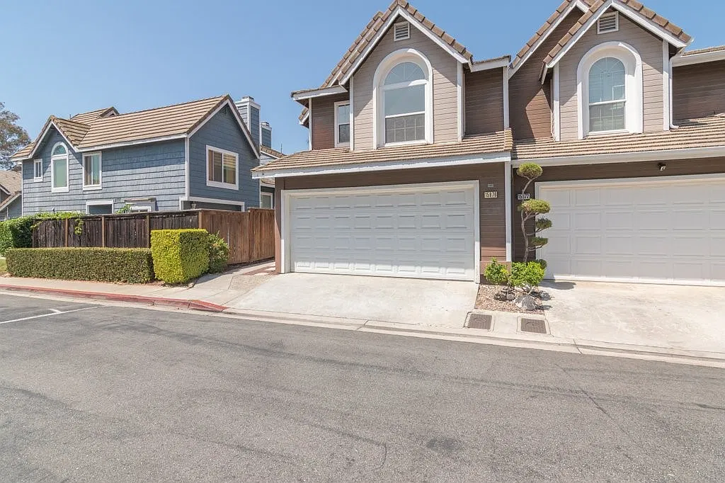 3 bed, 2.5 bath, 1234 sqft, $3,195 — Photo 2